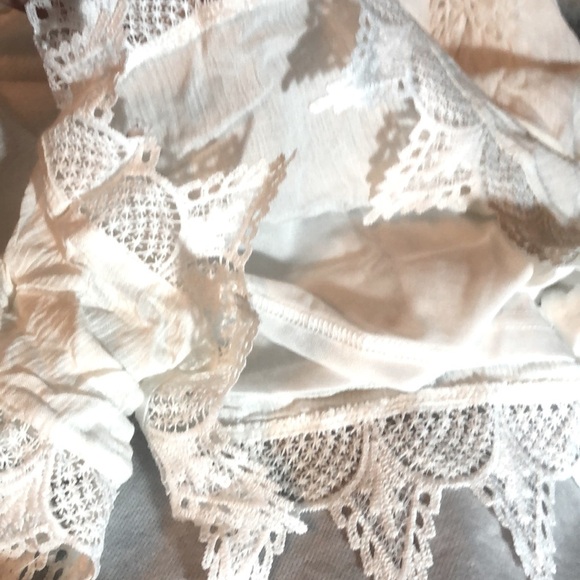 โซ๏ธ NEW WHITE LACE OFFSHOULDER ROMPERโ - Picture 6 of 6